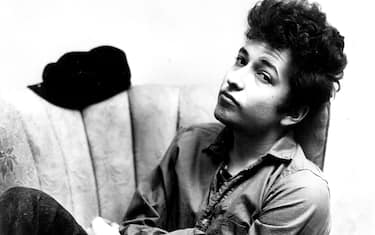 May 24, 2021: Bob Dylan, one of the most influential singers and songwriters of his generation, celebrates his 80th birthday. Dylan has sold more than 125 million records during his career, which has lasted nearly 60 years, and he's still performing today. FILE IMAGE SHOT ON: Circa 1965, Los Angeles, California, USA: Singer BOB DYLAN relaxing on an old arm chair during a portrait session. American singer-songwriter, author and visual artist Bob Dylan is regarded as one of the greatest songwriters of all time. Dylan has been a major figure in popular culture during a career spanning nearly 60 years. (Credit Image: © Globe Photos/ZUMA Wire)