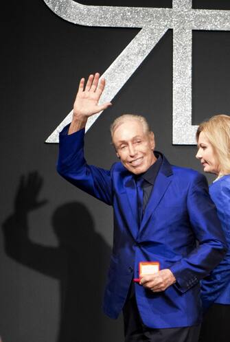 Italian fashion stylist Renato Balestra at the end of his fashion parade Spring/Summer 2017 collection for the AltaRoma event in Rome, Italy, 28 January 2017.  
ANSA/MAURIZIO BRAMBATTI