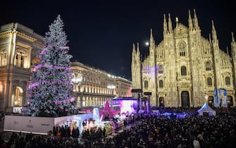 A moment of the Christmas tree lighting ceremony in Piazza Duomo in Milan, Italy, 06 December 2022. ANSA/MATTEO CORNER