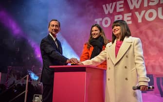 Beppe Sala Mertina Riva e Cristina Fogazzi alla cerimonia di accensione dell albero di Natale in piazza Duomo, Milano 6 Dicembre 2022ANSA/MATTEO CORNER