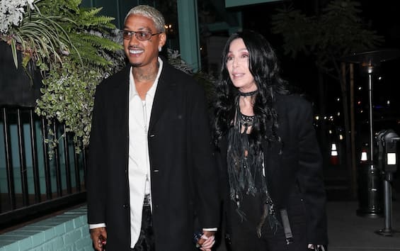 Cher gets engaged, flashes her diamond ring, and jokes about the age difference