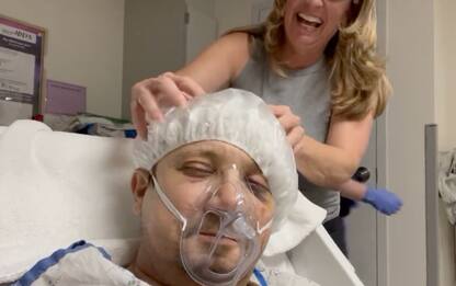 Jeremy Renner pubblica un video dall’ospedale dopo l’incidente