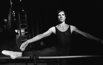 Rudolf Nureyev rehearsing for the ballet 'Romeo and Juliet' at the London Coliseum 1980 

Material must be credited "News Licensing" unless otherwise agreed. 100% surcharge if not credited. Online rights need to be cleared separately. Strictly one time use only subject to agreement with News Licensing