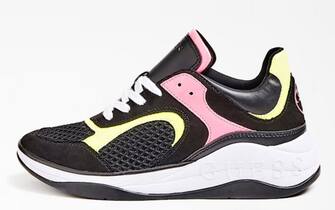 7 sneakers_2023_donna_saldi_guess - 1 7 sneakers_2023_donna_saldi_guess - 1
