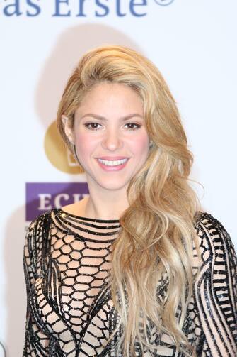 Shakira (KIKA) - Il magazine Marie Claire celebra il suo ventesimo anniversario con la classifica delle 20 donne che stanno cambiando il mondo che sarà pubblicata sul numero di settembre.Da Taylor Swift a Shakira, la rivista offre nel nuovo numero uno sguardo approfondito sulle donne che stanno rendendo il mondo un posto migliore "portando all'attenzione pubblica la giustizia sociale o affrontando i mali sociali".La copertina è dedicata al Taylor Swift con la seguente motivazione: "Taylor Swift ha scritto la canzone Ronan dopo aver letto il blog di una madre che ha documentato la vita e la morte del suo bambino che soffriva di cancro e ha donato tutti i proventi della canzone a vari enti di beneficenza collegati a questo male"."Mi ha assolutamente devastato - ricorda la cantante - Ha dovuto guardare il suo bambino di 3 anni morire e non ha potuto fare nulla. Mi sono svegliata nel mezzo della notte con in mente la sua storia già in versi".