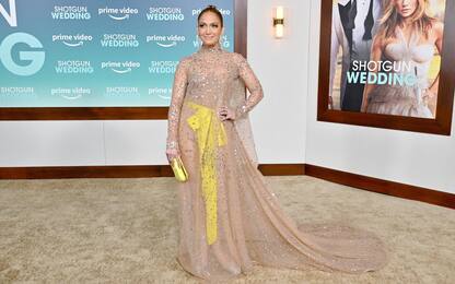 Jennifer Lopez, nude look alla premiere di Un matrimonio esplosivo