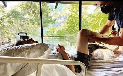 Jeremy Renner: "Ho 30 ossa rotte ma torneranno più forti di prima"