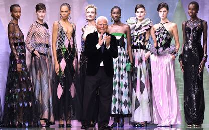Paris Haute Couture 2023, i look della sfilata Giorgio Armani Privé