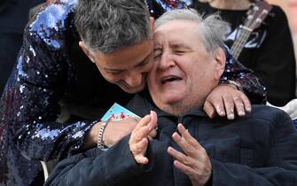 Fiorello e Mollica Rosario Fiorello festeggia i 70 anni di Fabrizio Mollica, nel corso della puntata odierna di Viva Rai 2! a Roma, 27 gennaio 2023.
ANSA/MAURIZIO BRAMBATTI