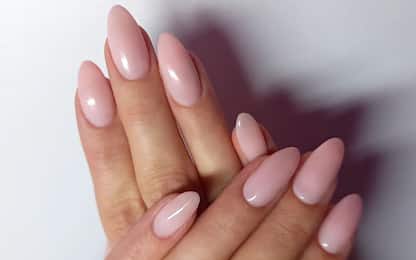 Lip gloss nails, come replicare la manicure del momento