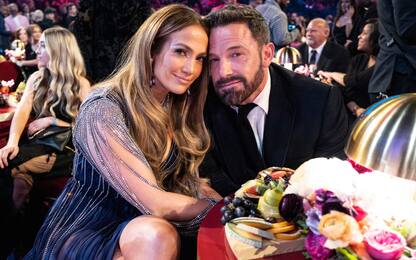 Jennifer Lopez e Ben Affleck ai Grammy Awards 2023. FOTO