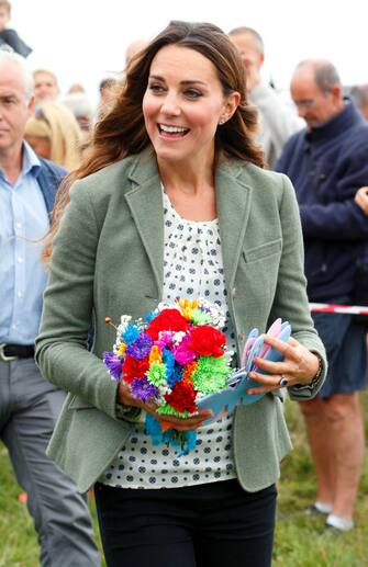 HOLYHEAD, UNITED KINGDOM - AUGUST 30: (EMBARGOED FOR PUBLICATION IN UK NEWSPAPERS UNTIL 48 HOURS AFTER CREATE DATE AND TIME) Catherine, Duchess of Cambridge attends the start of the Ring O'Fire Anglesey Costal Ultra Marathon on August 30, 2013 in Holyhead, Wales. (Photo by Max Mumby/Indigo/Getty Images)