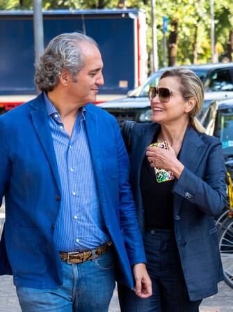 1175723980 MILAN, ITALY - SEPTEMBER 19: Simona Ventura and husband Giovanni Terzi are seen during the Milan Fashion Week Spring/Summer 2020 on September 19, 2019 in Milan, Italy. (Photo by Arnold Jerocki/GC Images)