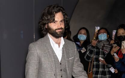 Valentino sceglie Penn Badgley: la nuova campagna con la star di You