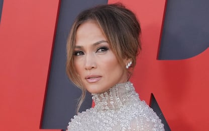 Jennifer Lopez presenta i suoi Delola Spritz VIDEO