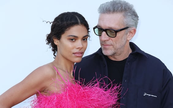 Why did Vincent Cassel delete Tina Kunakey from his social profiles?