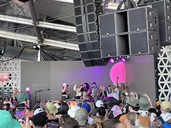 Dj Pee .Wee porta i vinili e shakera il Festival Coachella 2023. VIDEO