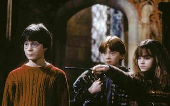 394144 22: Daniel Radcliffe (L to R), Rupert Grint and Emma Watson appear in a scene from Warner Bros. Pictures' film 