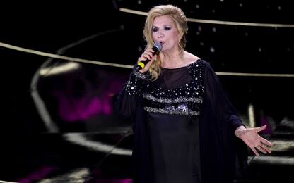 Iva Zanicchi caduta dalle scale: "Ora sono immobile a letto"