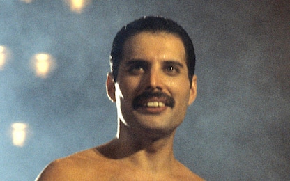Gli hot pants di Freddie Mercury venduti all'asta per 20mila euro
