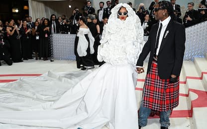 Met Gala 2023, il look da sposa di Rihanna: ha sposato A$AP Rocky?