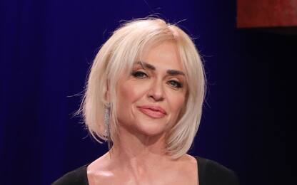 Paola Barale a Le Iene, il monologo sulla menopausa a 42 anni. VIDEO