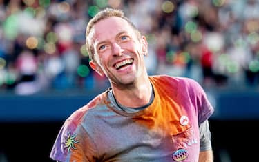 Coldplay, Chris Martin Discovers Naples: From Pompeii to the Sea with Dakota Johnson