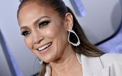 Jennifer Lopez cambia look: come copiare la sua frangia XXL