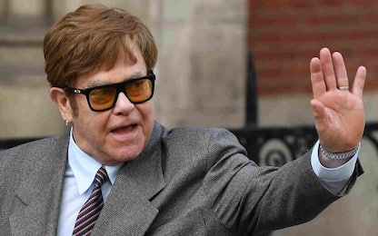 Processo a Kevin Spacey, Elton John ha testimoniato per la difesa
