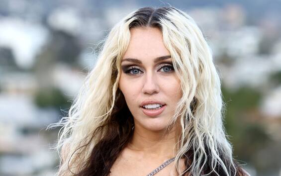 Miley Cyrus testimonial of Gorgeous Magnolia, the third Gucci Flora fragrance