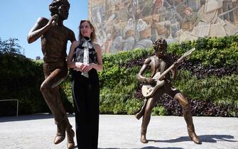 epa10791763 British artist Amy Goodman stands with her sculptures of British musicians from rock band the 'Rolling Stones', Mick Jagger (L) and Kieth Richards (R), during an unveiling in their hometown of Dartford, Kent, east of London, Britain, 09 August 2023. The sculpture was commissioned by the local council for two of their most famous sons.  EPA/ANDY RAIN
