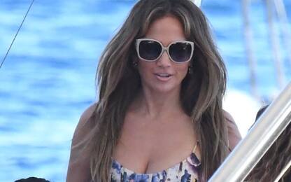 Jennifer Lopez a Capri regala a sorpresa un live show per i fan. VIDEO