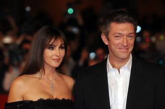 ITALY - OCTOBER 23: Italian actress Monica Bellucci and her husband french actor Vincent Cassel .  The Third Rome Film Festival: Premiere of the italian film 'The man who loves' in Rome, Italy on October 23, 2008. (Photo by Eric VANDEVILLE/Gamma-Rapho via Getty Images)