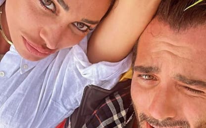 Belen Rodriguez in vacanza con Elio Lorenzoni sulle Dolomiti: i selfie