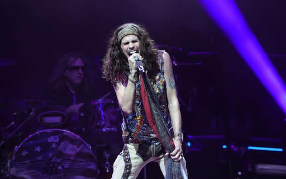 Aerosmith have postponed their farewell tour due to Steven Tyler’s vocal problem