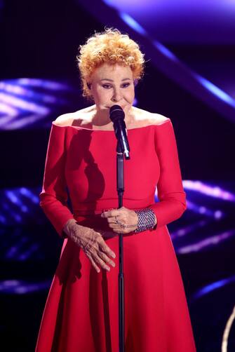 1465132908 SANREMO, ITALY - FEBRUARY 11: Ornella Vanoni attends the 73rd Sanremo Music Festival 2023 at Teatro Ariston on February 11, 2023 in Sanremo, Italy. (Photo by Daniele Venturelli/Daniele Venturelli/Getty Images )