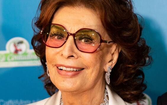 Sophia Loren after the fall and femur surgery: “I thank everyone for their love”