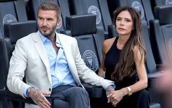 epa10768678 Inter Miami CF co-owner David Beckham (L) and his wife Victoria watch the Soccer Leagues Cup match between Atlanta United FC and Inter Miami CF, in Fort Lauderdale, Florida, USA, 25 July 2023.  EPA/CRISTOBAL HERRERA-ULASHKEVICH