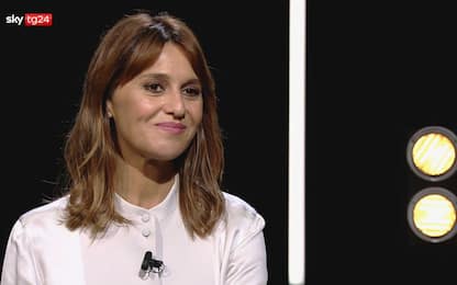 Paola Cortellesi ospite a Stories, l'intervista su Sky Tg24. VIDEO