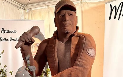 Vasco Rossi, la scultura di cioccolato a Modena