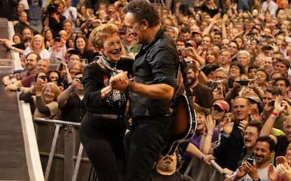 Bruce Springsteen, il ricordo della mamma Adele scomparsa a 98 anni