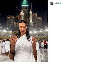 Ghali, la foto su Instagram dal pellegrinaggio a La Mecca
