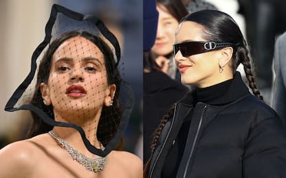 Moda, Rosalía è il nuovo volto di Dior. Le foto con la Lady Dior Bag