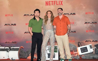 Atlas, il cast del film Netflix con Jennifer Lopez. LE FOTO