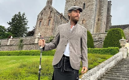 Jovanotti scala un monte in Scozia, 'primo test dopo l'incidente"