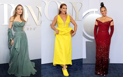 Tony Awards 2024, i look delle star sul red carpet. FOTO