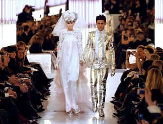 Models present creations by German designer Karl Lagerfeld for Chanel during the spring-summer 2010 haute couture collection show on January 26, 2010 in Paris. AFP PHOTO/PATRICK KOVARIK (Photo credit should read PATRICK KOVARIK/AFP via Getty Images)