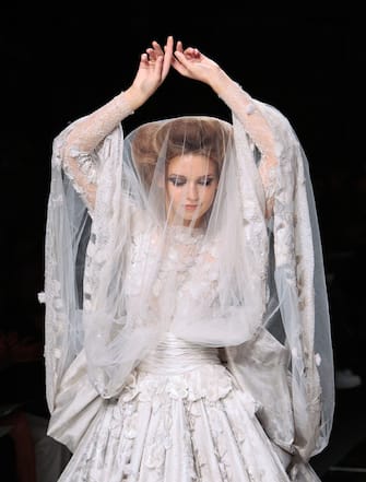 A model presents a creation by Lebanese designer Elie Saab during Fall-Winter 2009 Haute Couture collection show in Paris on July 2, 2008. AFP PHOTO FRANCOIS GUILLOT (Photo credit should read FRANCOIS GUILLOT/AFP via Getty Images)