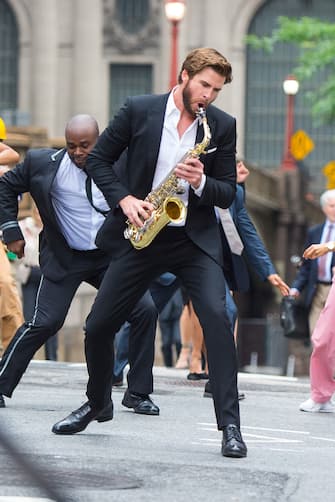 NEW YORK, NY - JULY 15:  Liam Hemsworth is seen filming a scene for 'Isn't It Romantic?' in Midtown on July 15, 2018 in New York City.  (Photo by Gotham/GC Images)