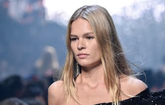 PARIS, FRANCE - SEPTEMBER 27:  Anna Ewers walks the runway during the Isabel Marant show as part of the Paris Fashion Week Womenswear Spring/Summer 2019 on September 27, 2018 in Paris, France.  (Photo by Peter White/Getty Images)